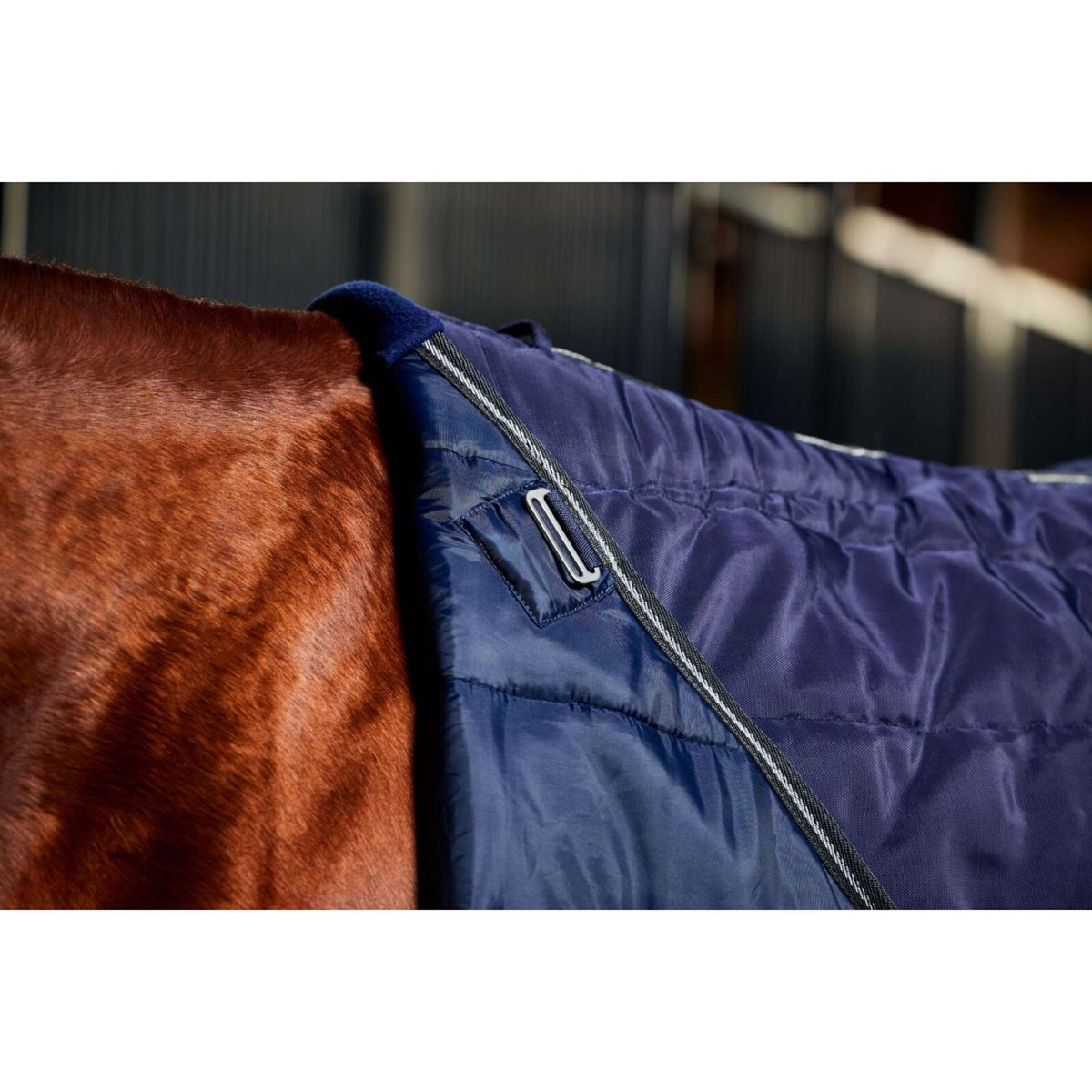 WeatherBeeta Couverture d'Écurie ComFiTec PP Channel Quilt Detach-A-Neck 220g Navy/Charcoal