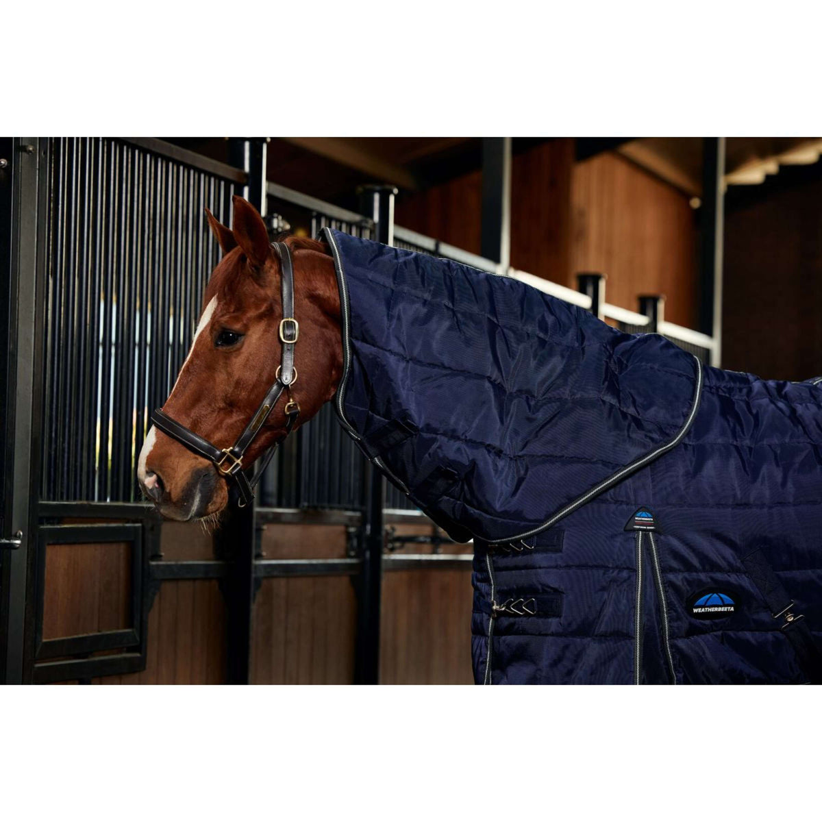 WeatherBeeta Couverture d'Écurie ComFiTec PP Channel Quilt Detach-A-Neck 220g Navy/Charcoal